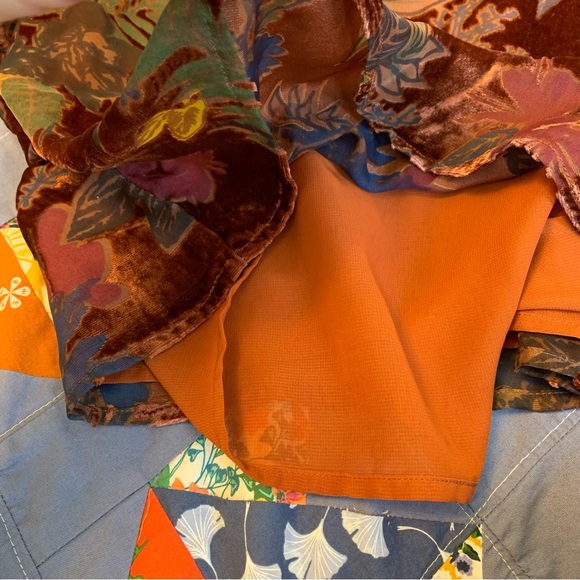 🍁SOLD🍁twik by Simon’s Floral Mockneck Short Sleeved Blouse - Picture 8 of 8